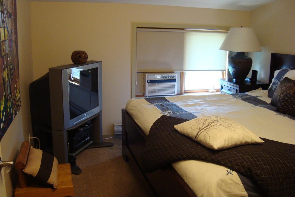 Ypc Fitness & Accomodations Invermere Extérieur photo
