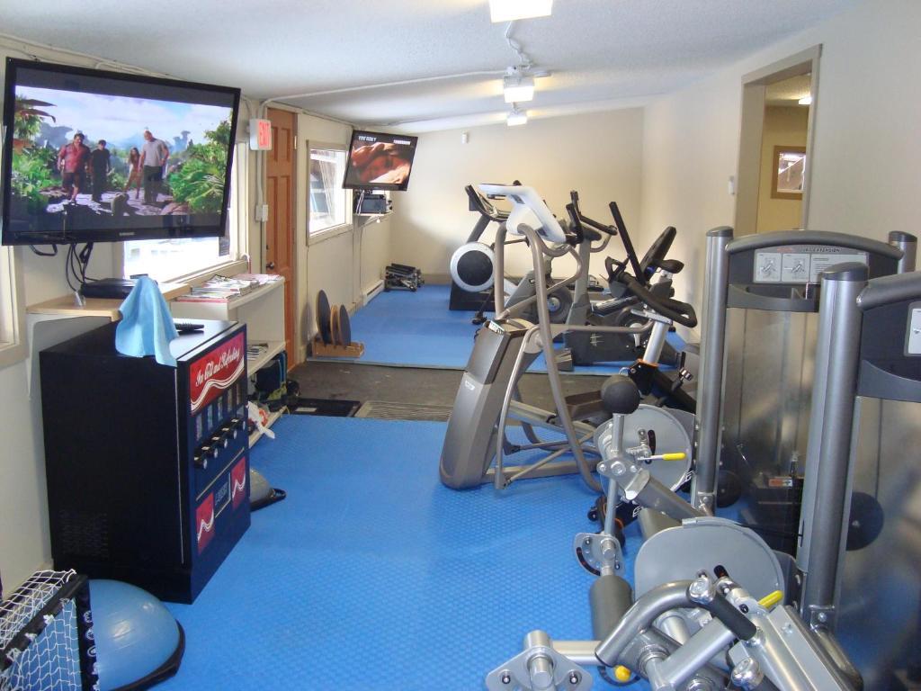 Ypc Fitness & Accomodations Invermere Extérieur photo