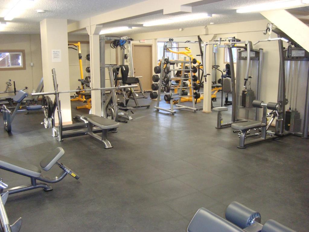 Ypc Fitness & Accomodations Invermere Extérieur photo