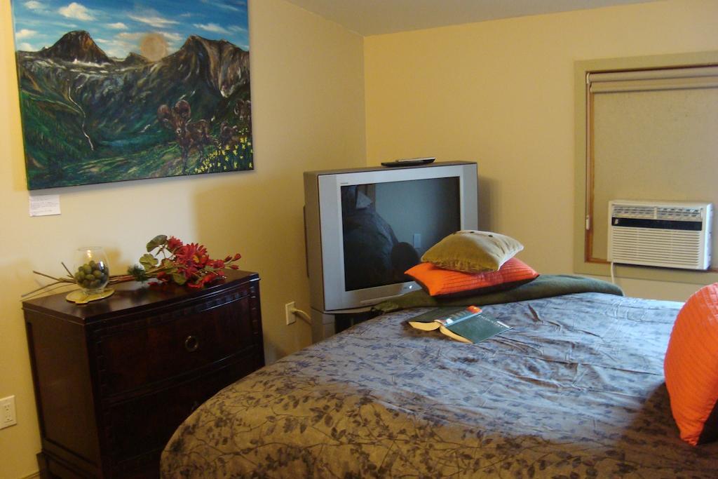 Ypc Fitness & Accomodations Invermere Chambre photo