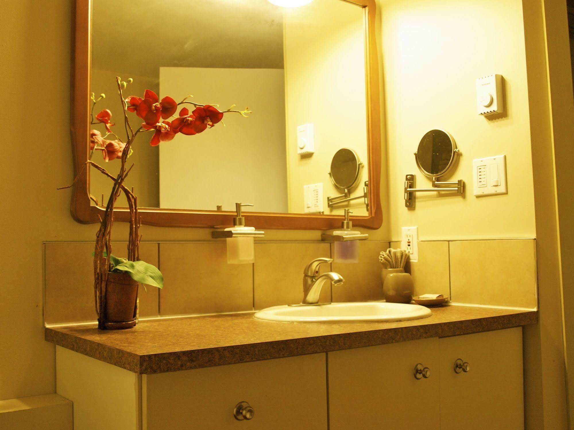Ypc Fitness & Accomodations Invermere Extérieur photo