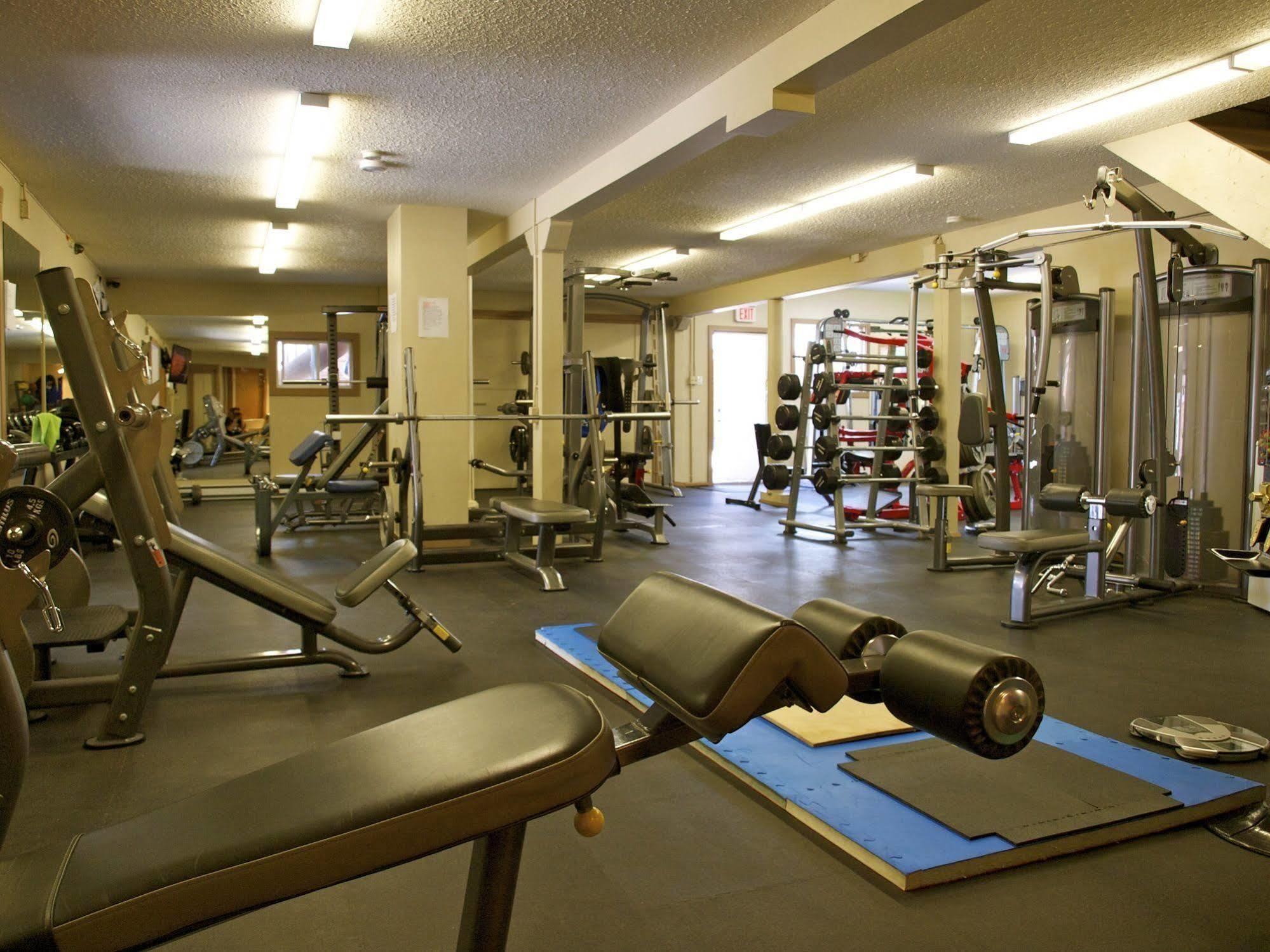 Ypc Fitness & Accomodations Invermere Extérieur photo