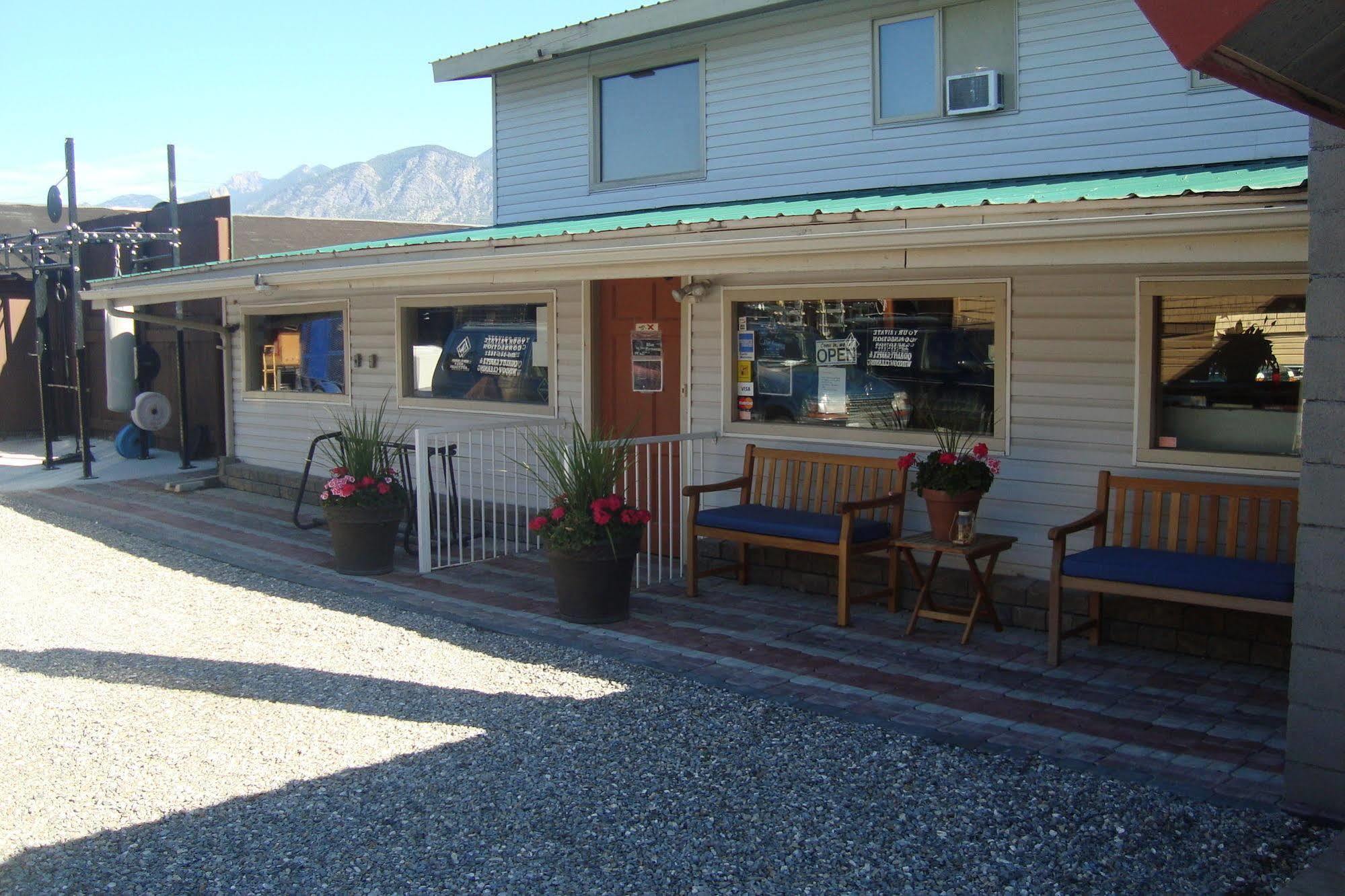 Ypc Fitness & Accomodations Invermere Extérieur photo